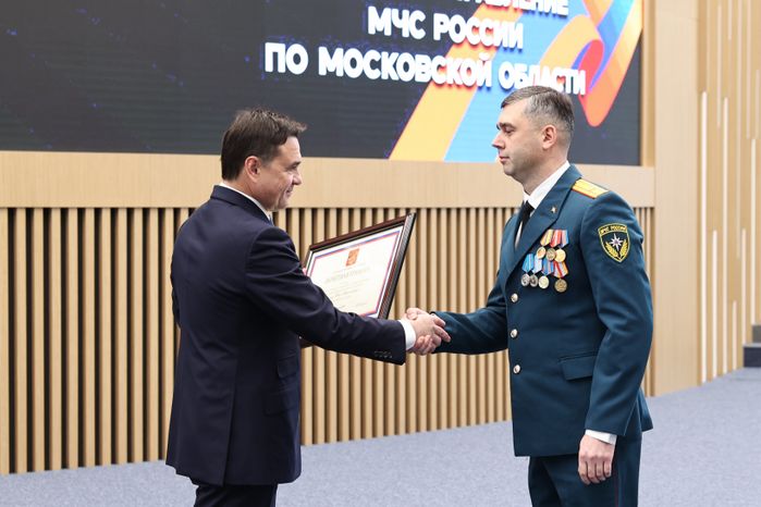 Андрей Воробьев поздравил сотрудников МЧС с Днем спасателя и 35-летием ведомства