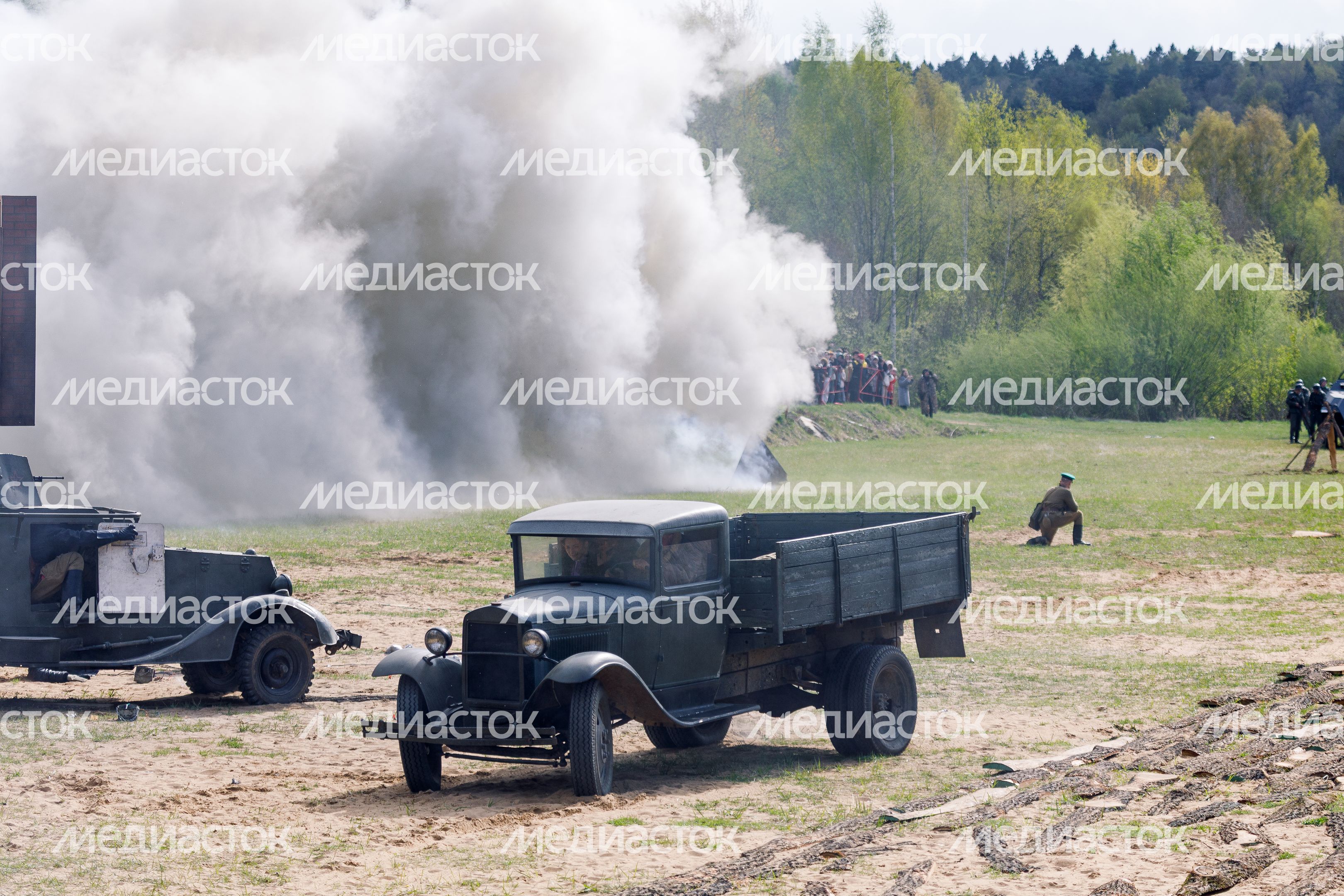 Военно-историческая реконструкция "Успех в единстве поколений" в Химках Военно-историческая реконструкция "Успех в единстве поколений" в Химках