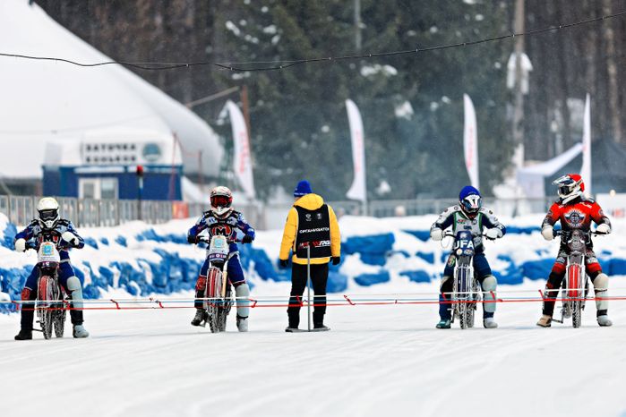 Второй день суперфинала личного чемпионата России по ледовому спидвею в Красногорске