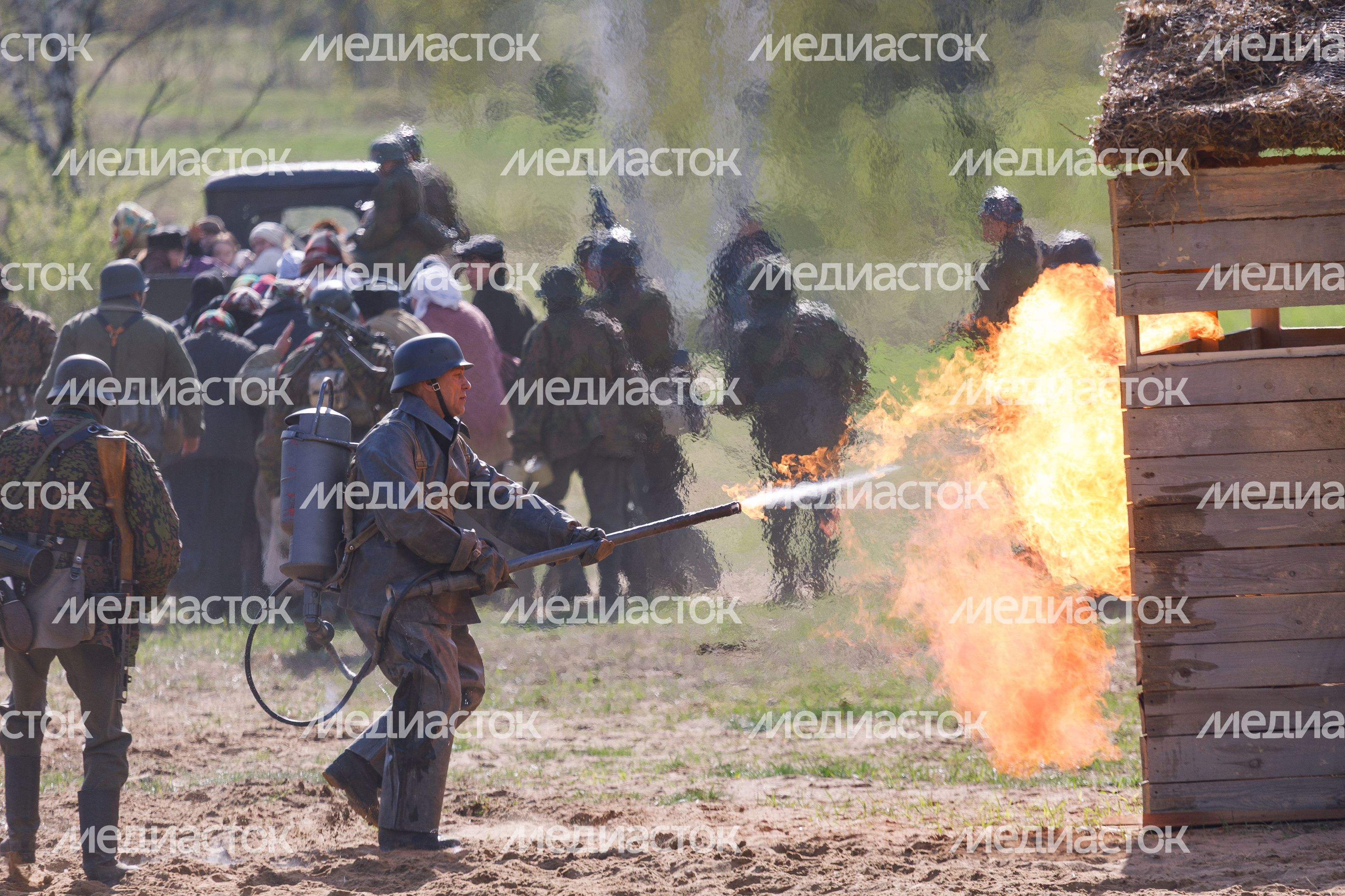 Военно-историческая реконструкция "Успех в единстве поколений" в Химках Военно-историческая реконструкция "Успех в единстве поколений" в Химках