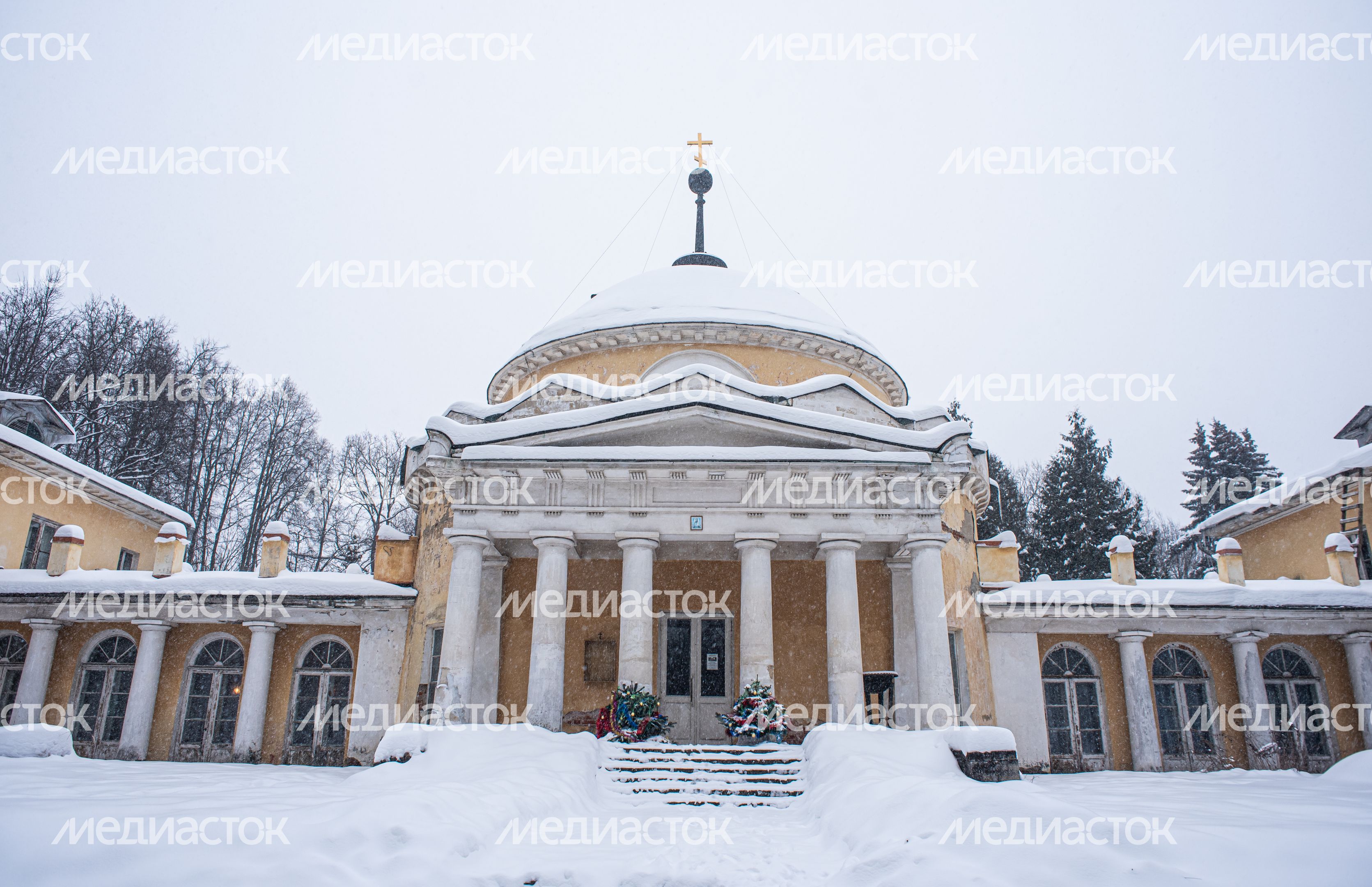 Зимние виды усадьбы Суханово