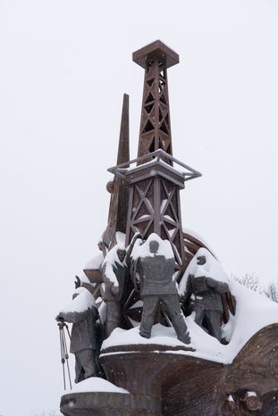 Памятник «Солдатам холодной войны - ветеранам треста «Гидромонтаж» в поселке Селятино
