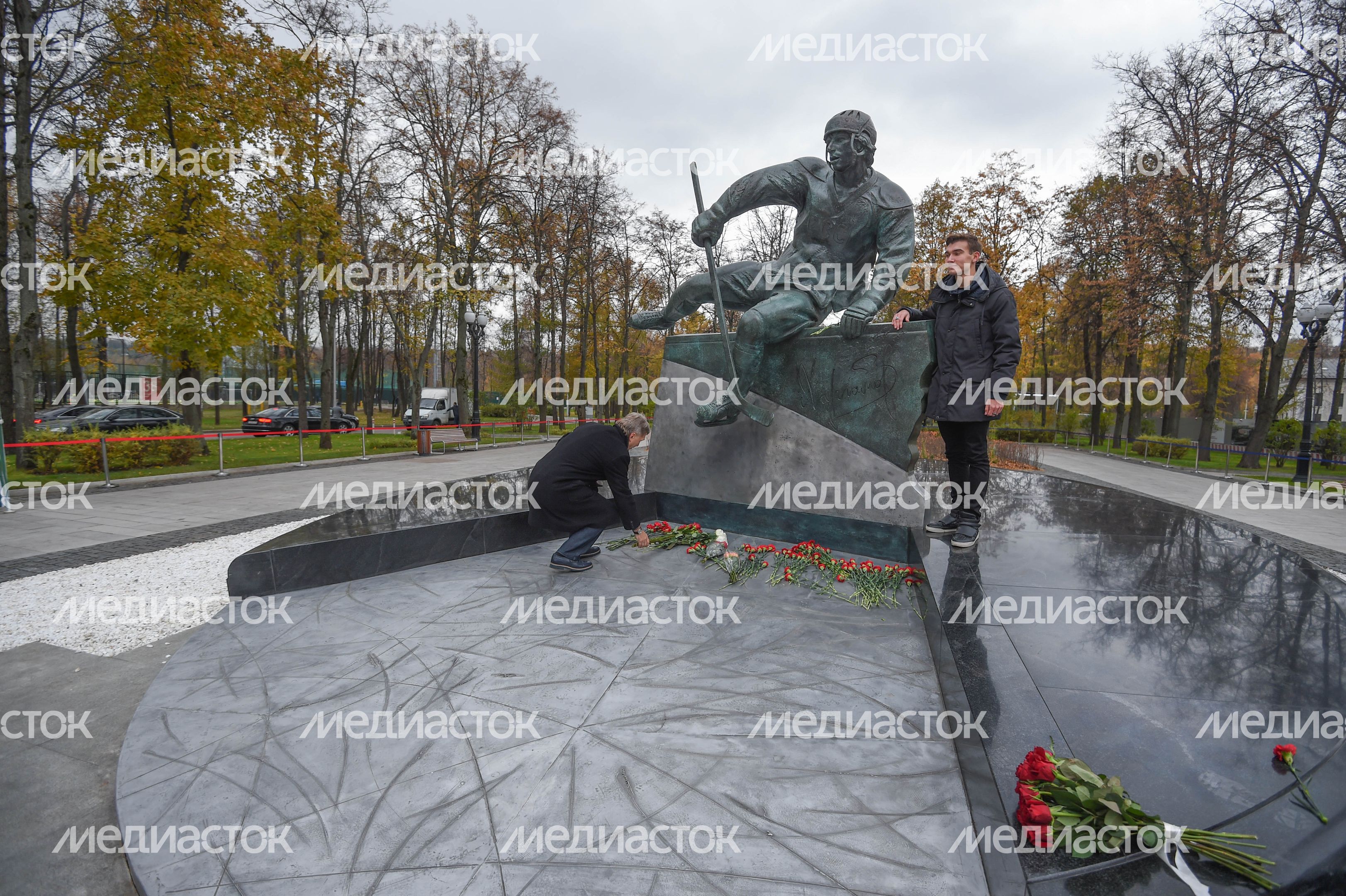 Открытие памятника легенде хоккея Валерию Харламову в «Лужниках»