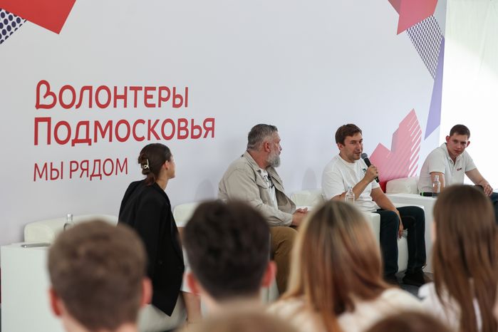 Панельная дискуссия с волонтерами-героями, устранявшими последствия чрезвычайных ситуаций