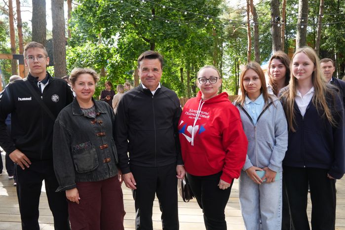 Андрей Воробьев пообщался с тренерами и спортсменами на спортивной базе "Лесная опушка"