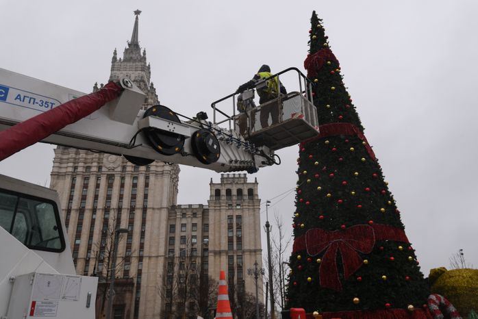 Демонтаж и складирование новогодних елок в Москве