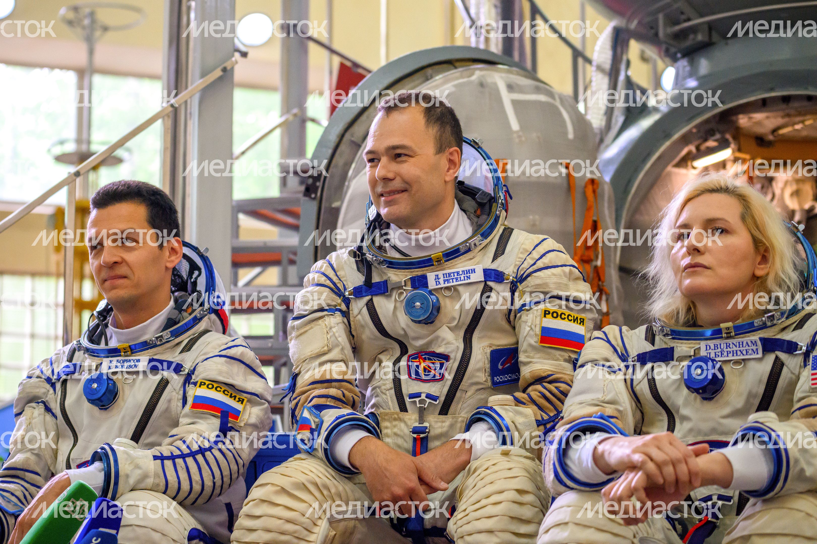 Дублирующий экипаж космонавтов МКС-75 К. Борисов, Д. Петелин, Д. Бернхем на комплексной тренировке в Звездном городке