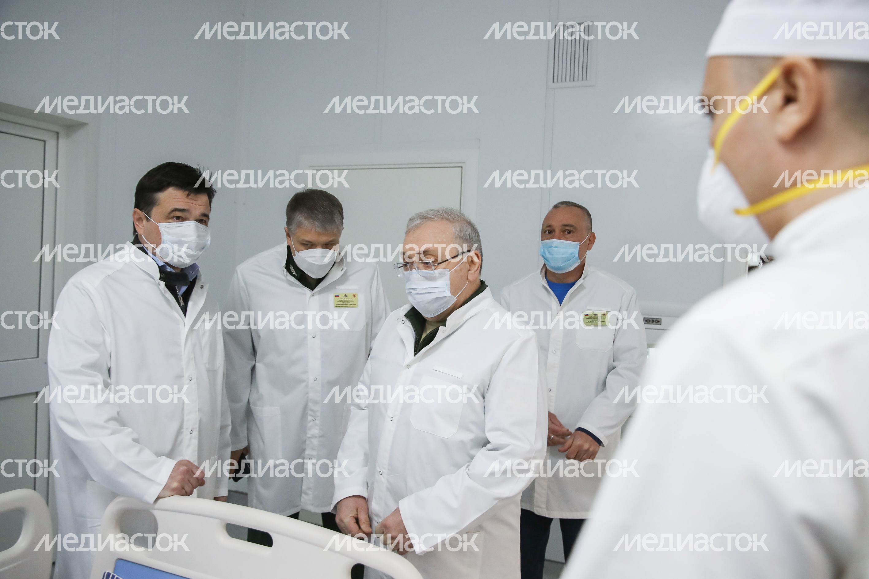 Проверка Андреем Воробьевым готовности к открытию многофункционального военного медицинского центра в Одинцове
