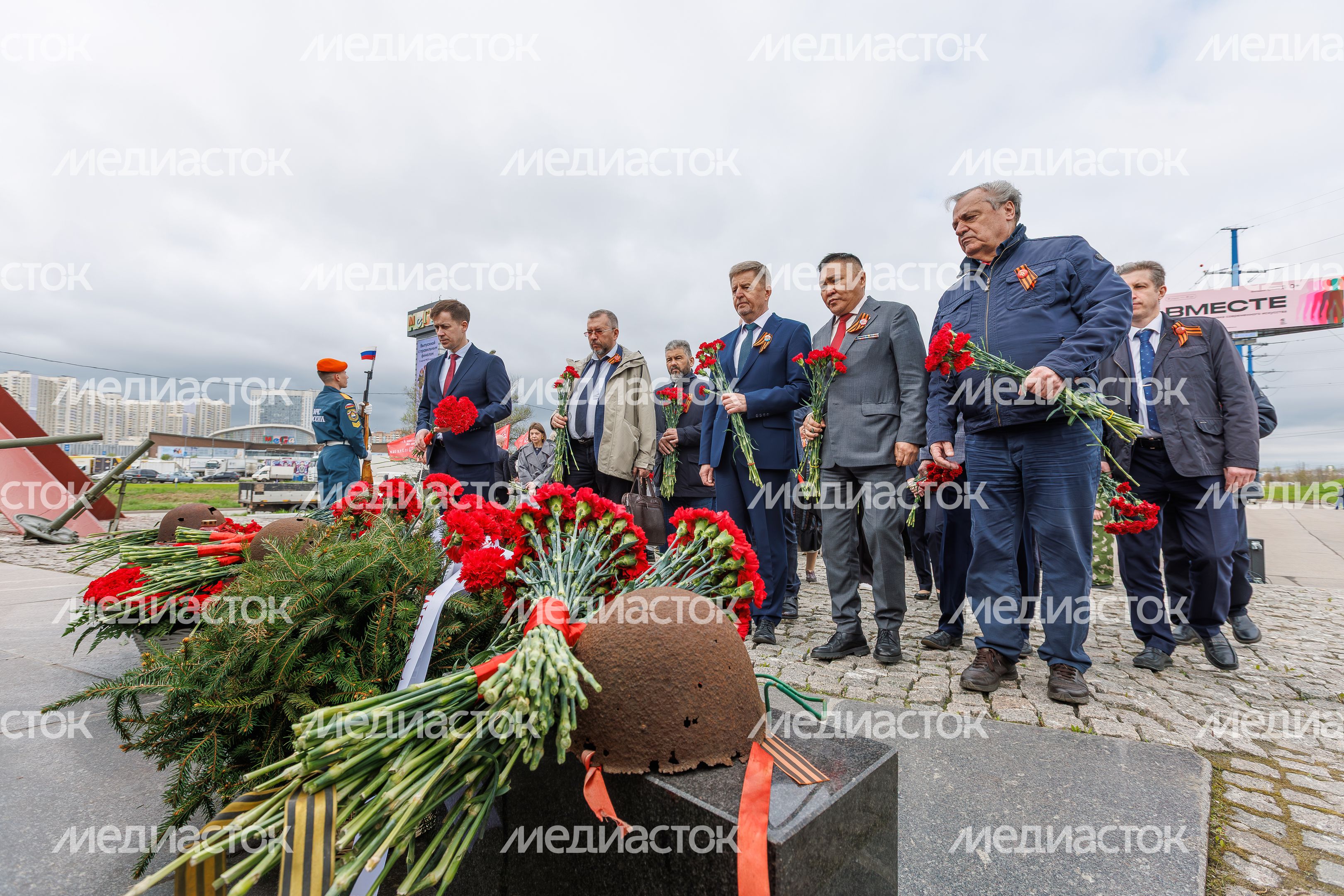 Мотопробег и торжественное возложение цветов к монументу «Противотанковые ежи» в День Победы в Химках Мотопробег и торжественное возложение цветов к монументу «Противотанковые ежи» в День Победы в Химках