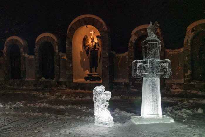 Крещенские купания в Михайло-Архангельском храме деревни Бушарино округа Звенигород