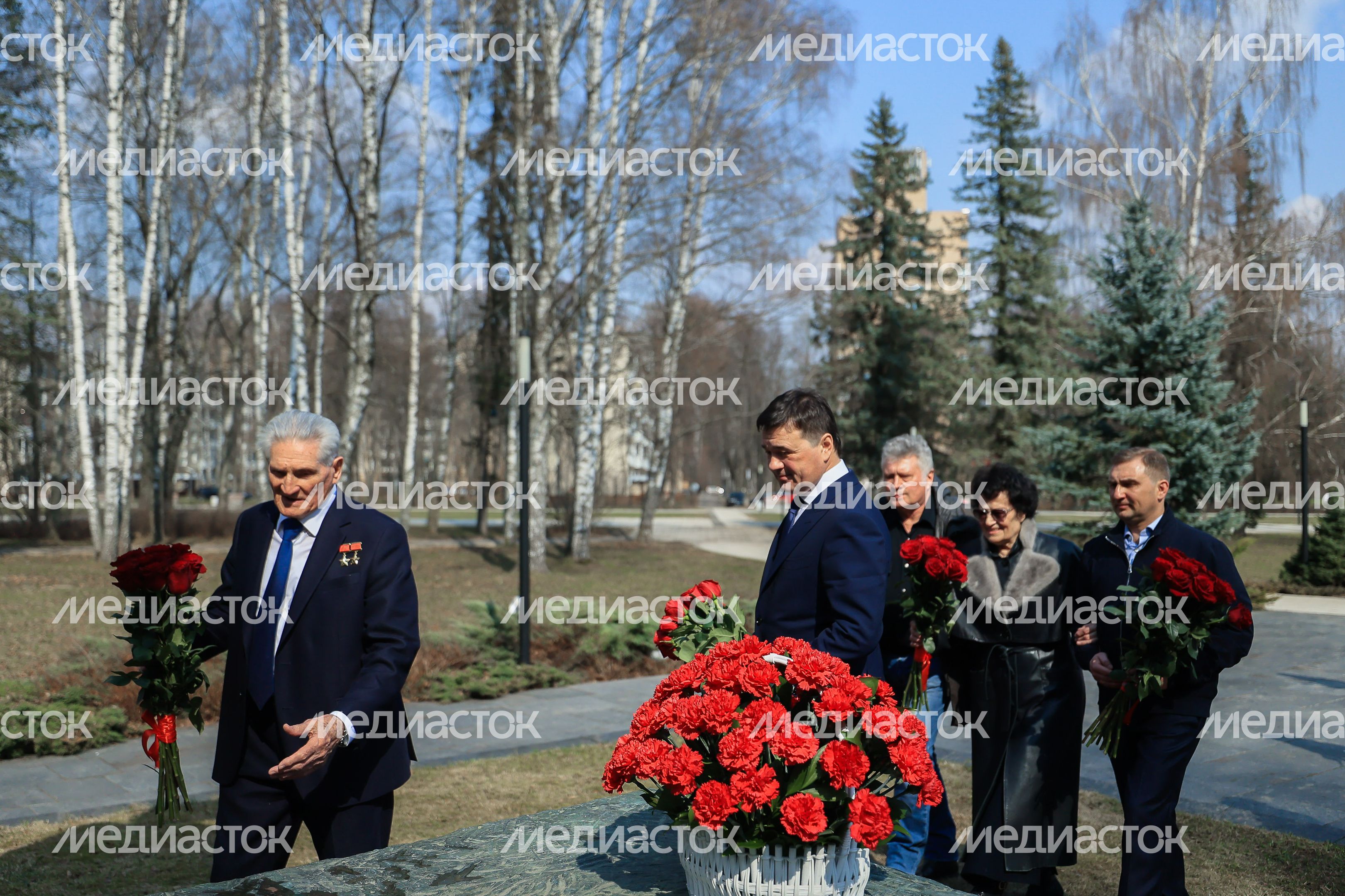 Посещение губернатором космонавта первого отряда