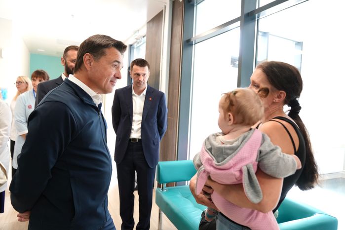 Андрей Воробьев проверил работу комплексной поликлиники в пгт Свердловский г.о. Лосино-Петровский