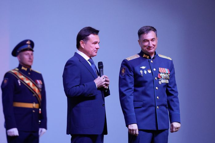 Андрей Воробьев поздравил с праздником военнослужащих 45-й бригады спецназа ВДВ