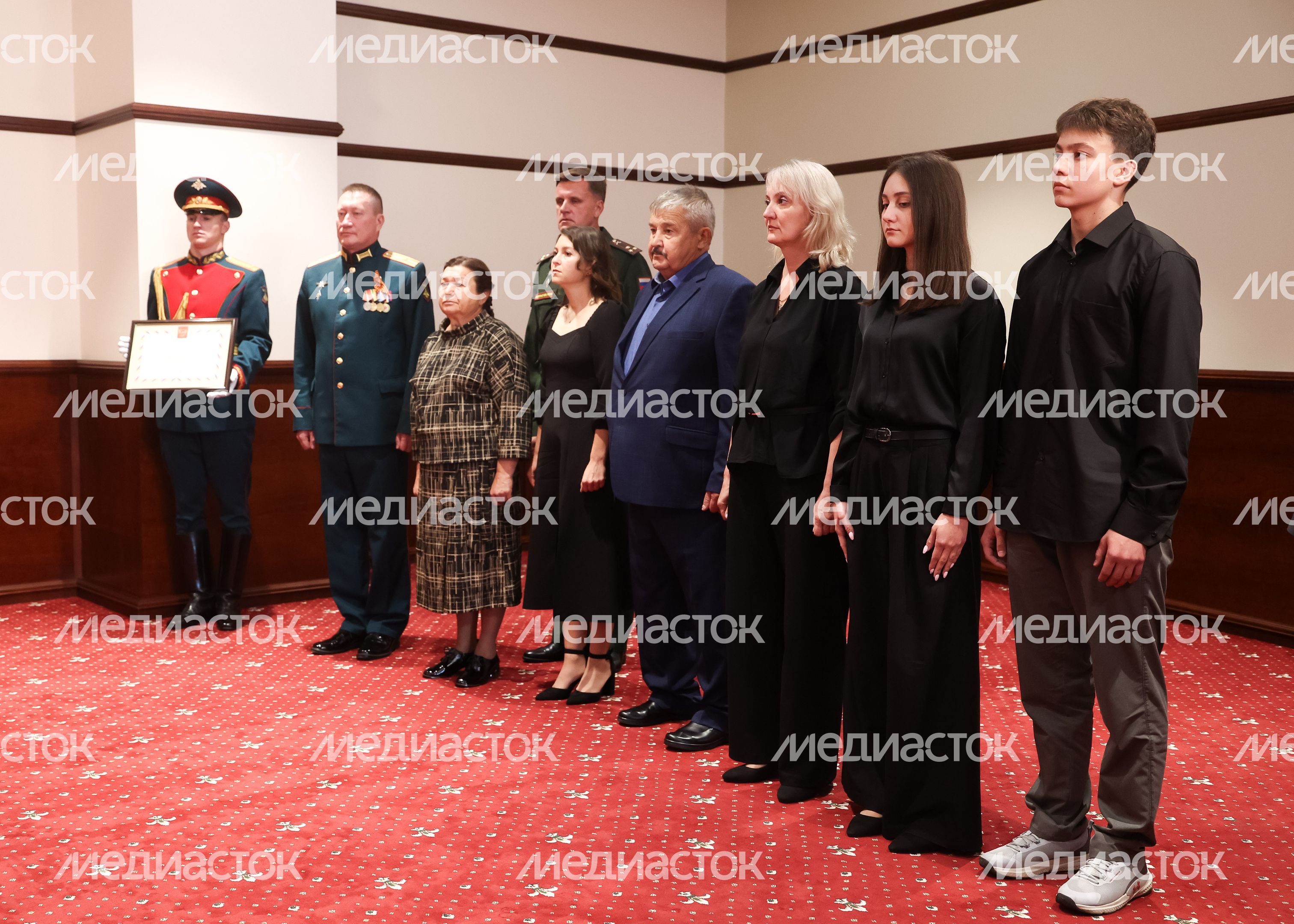 Семье подполковника Андрея Кулакова передали Золотую Звезду Героя России