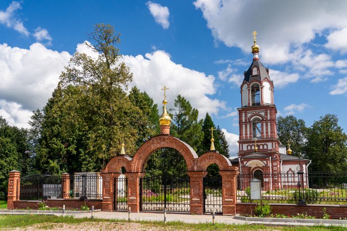 Церковь Воскресения Словущего в деревне Карпово Дмитровского округа