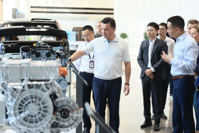Посещение автозавода Changan Automobile Group в Китае Губернатором Подмосковья
