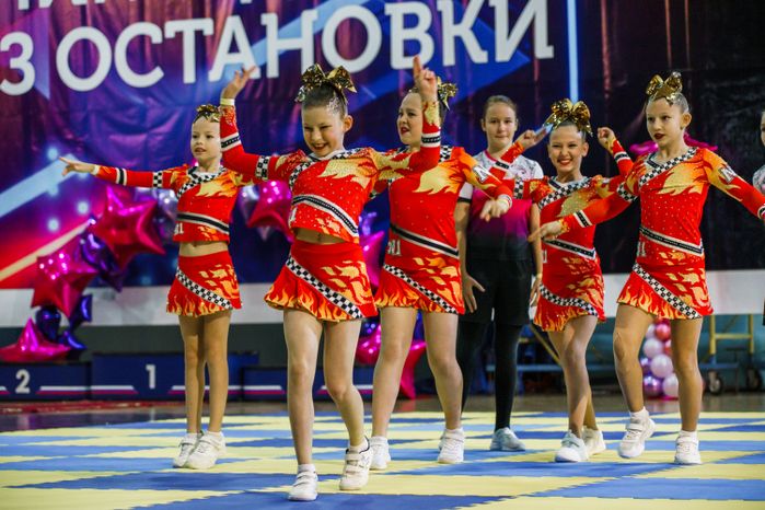 Дубна. Соревнования по чирлидингу в спорткомплексе «Радуга»
