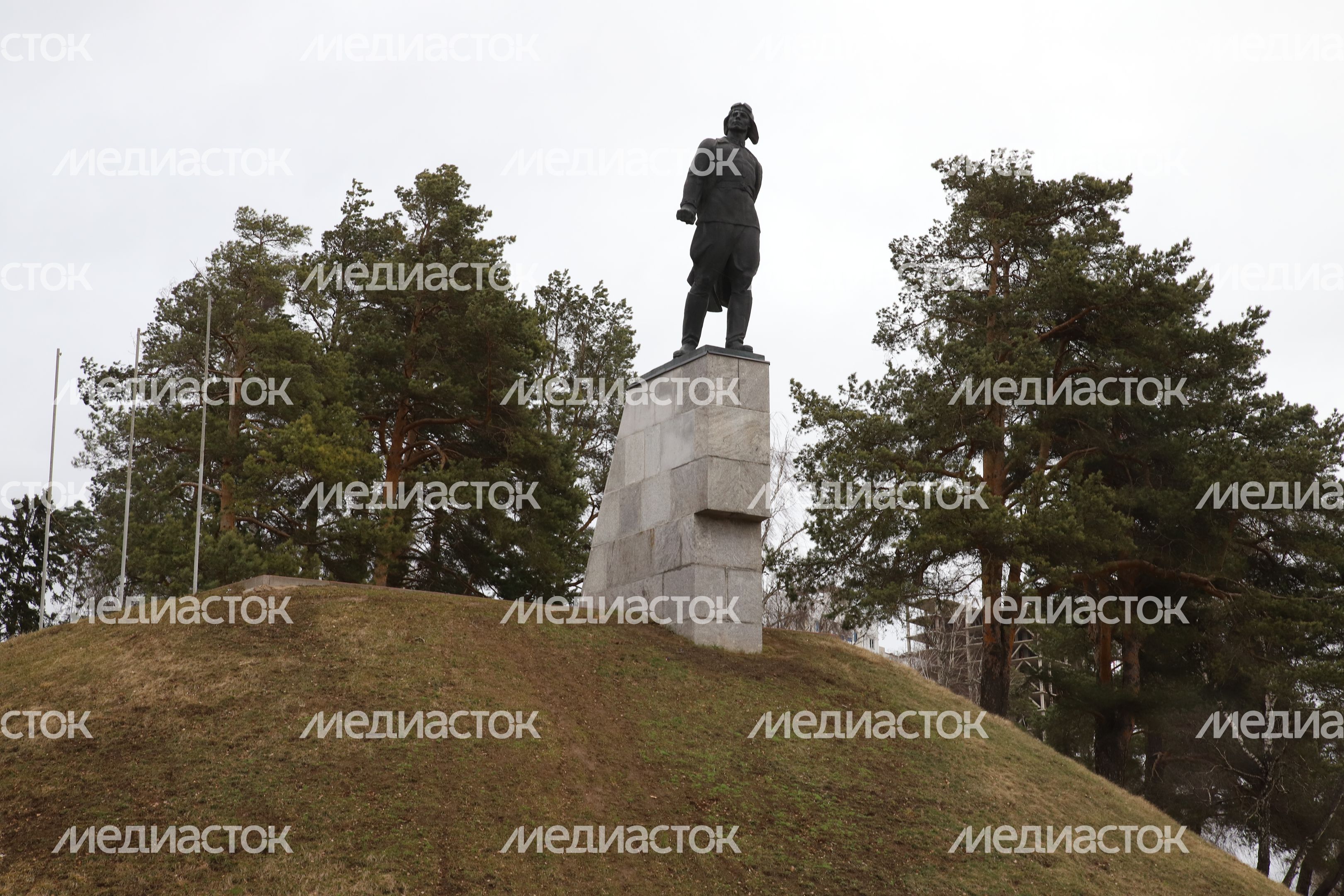 Памятник ночному тарану Талалихина Памятник ночному тарану Талалихина