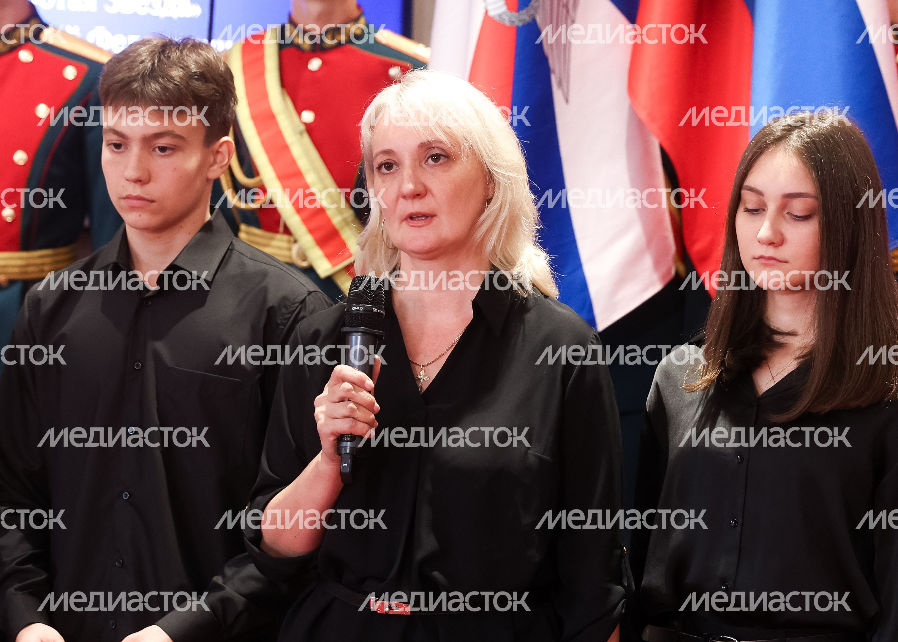 Семье подполковника Андрея Кулакова передали Золотую Звезду Героя России Семье подполковника Андрея Кулакова передали Золотую Звезду Героя России