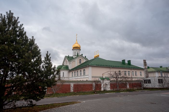 Осенние виды Богоявленского Старо-Голутвина мужского монастыря