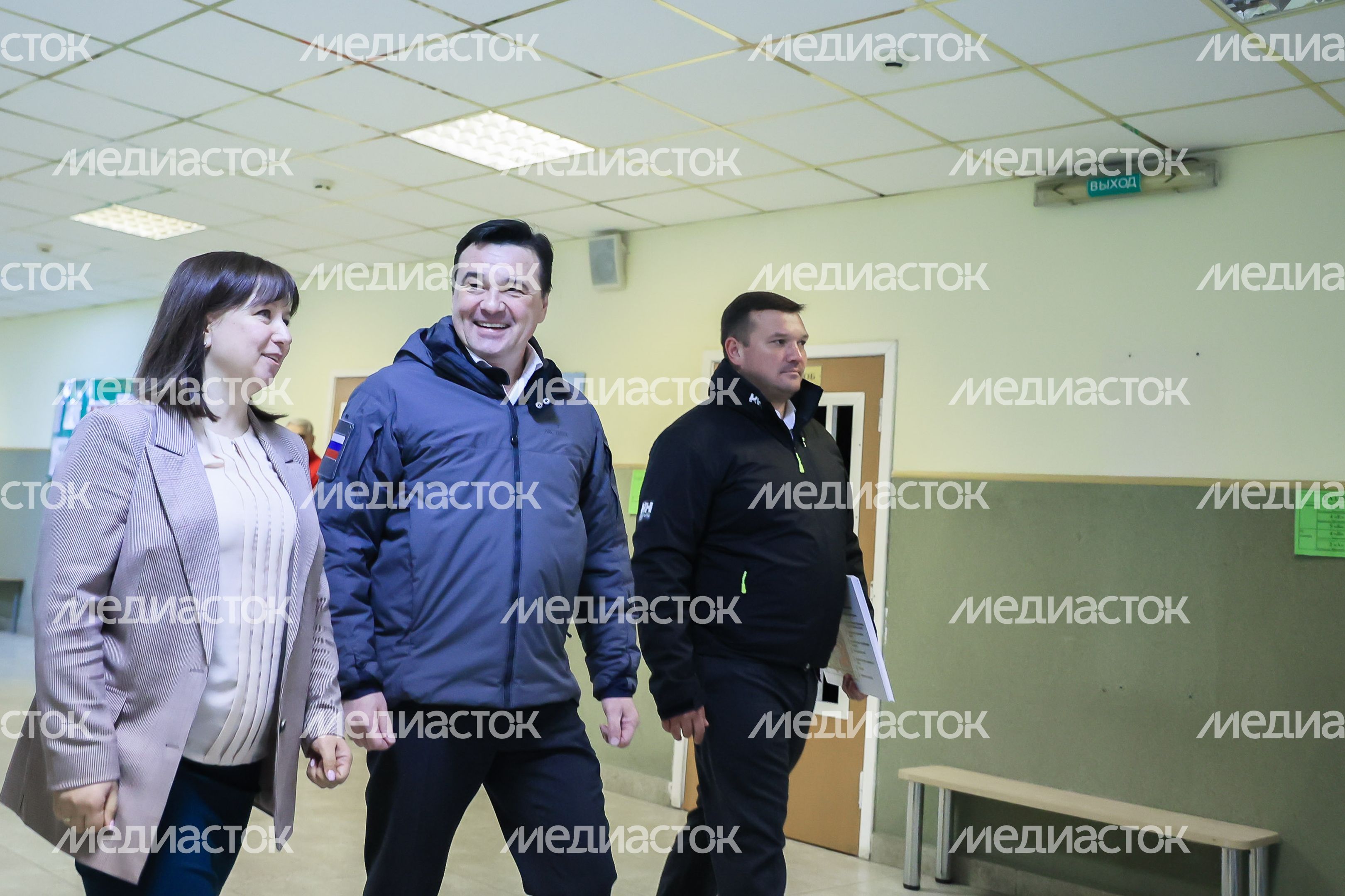 Проверка хода строительства пристройки к школе №14 в Долгопрудном Губернатором Подмосковья