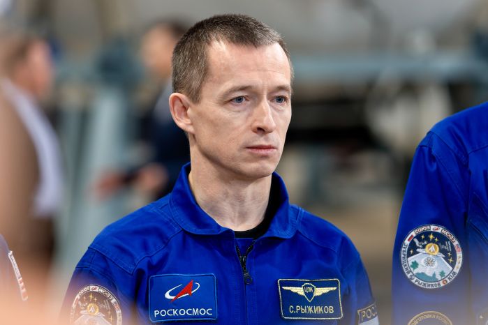 Космонавт основного экипажа С.Н. Рыжиков на комплексной тренировке в Звездном городке