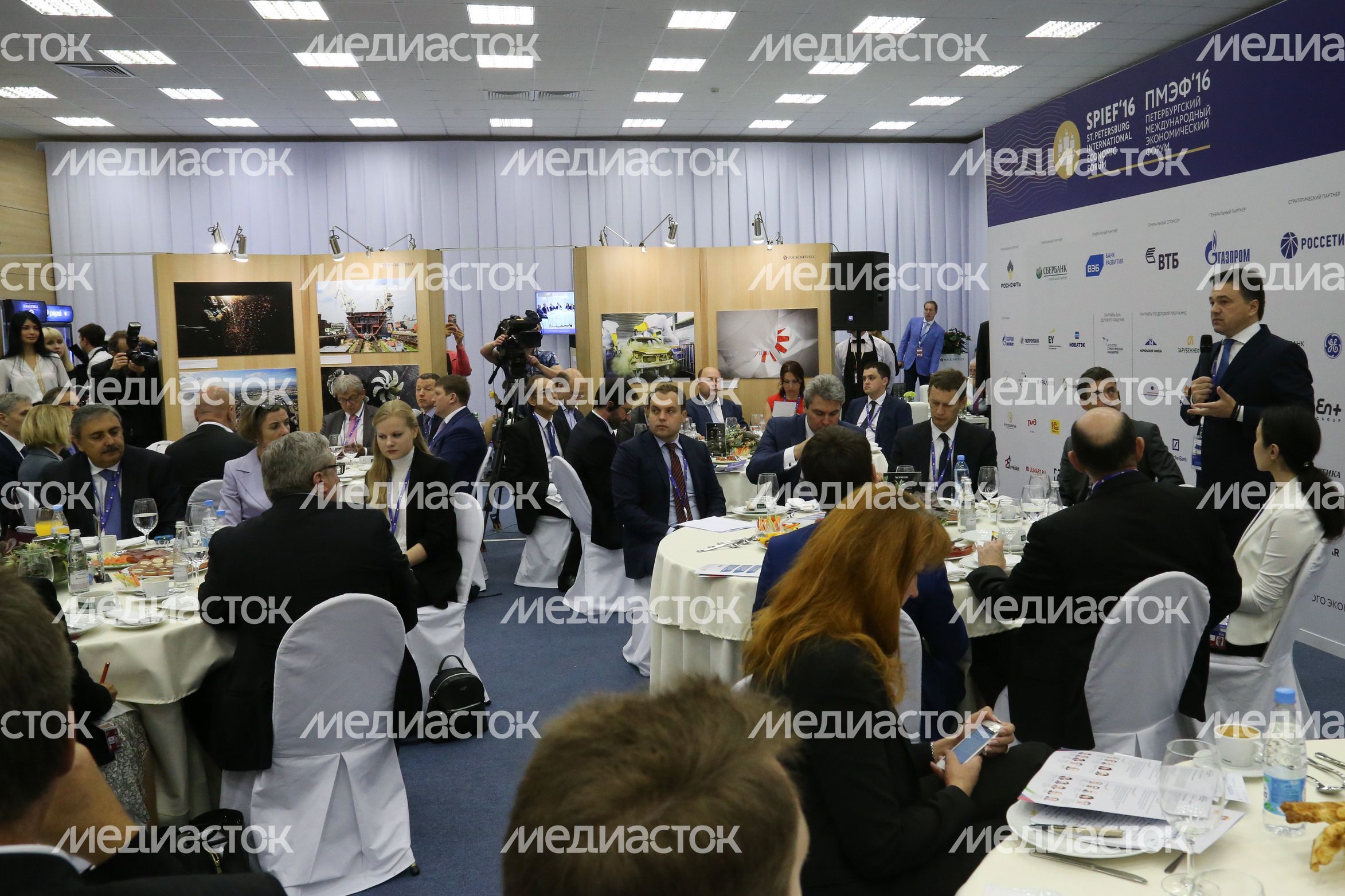 А. Воробьев провел деловой завтрак на Петербургском международном экономическом форуме