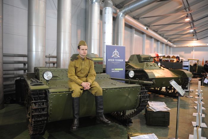 Выставка старинных автомобилей «Олдтаймер-Галерея» в парке Сокольники
