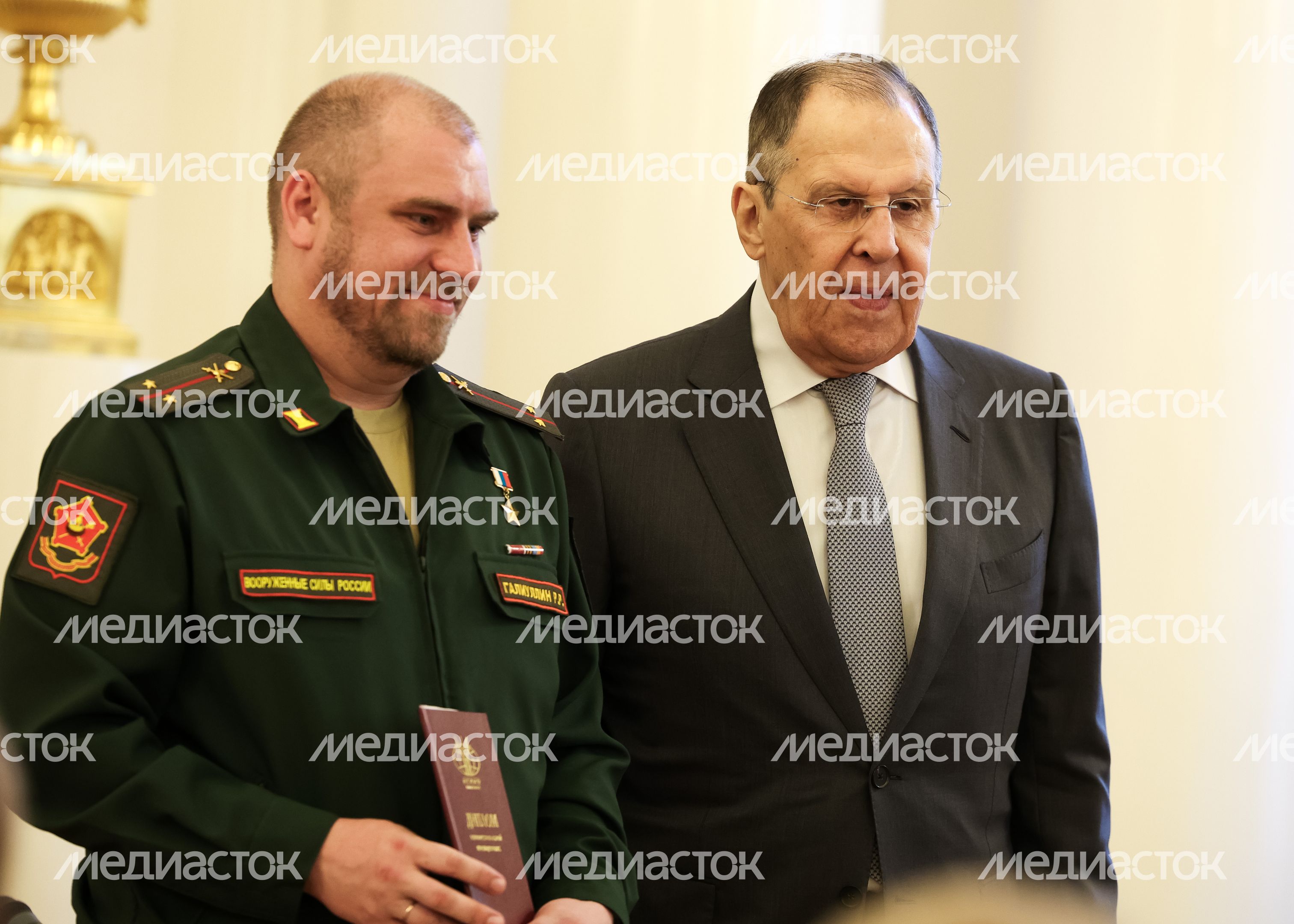 Сергей Лавров и Рашид Галиуллин на церемонии вручения дипломов ветеранам СВО Сергей Лавров и Рашид Галиуллин на церемонии вручения дипломов ветеранам СВО
