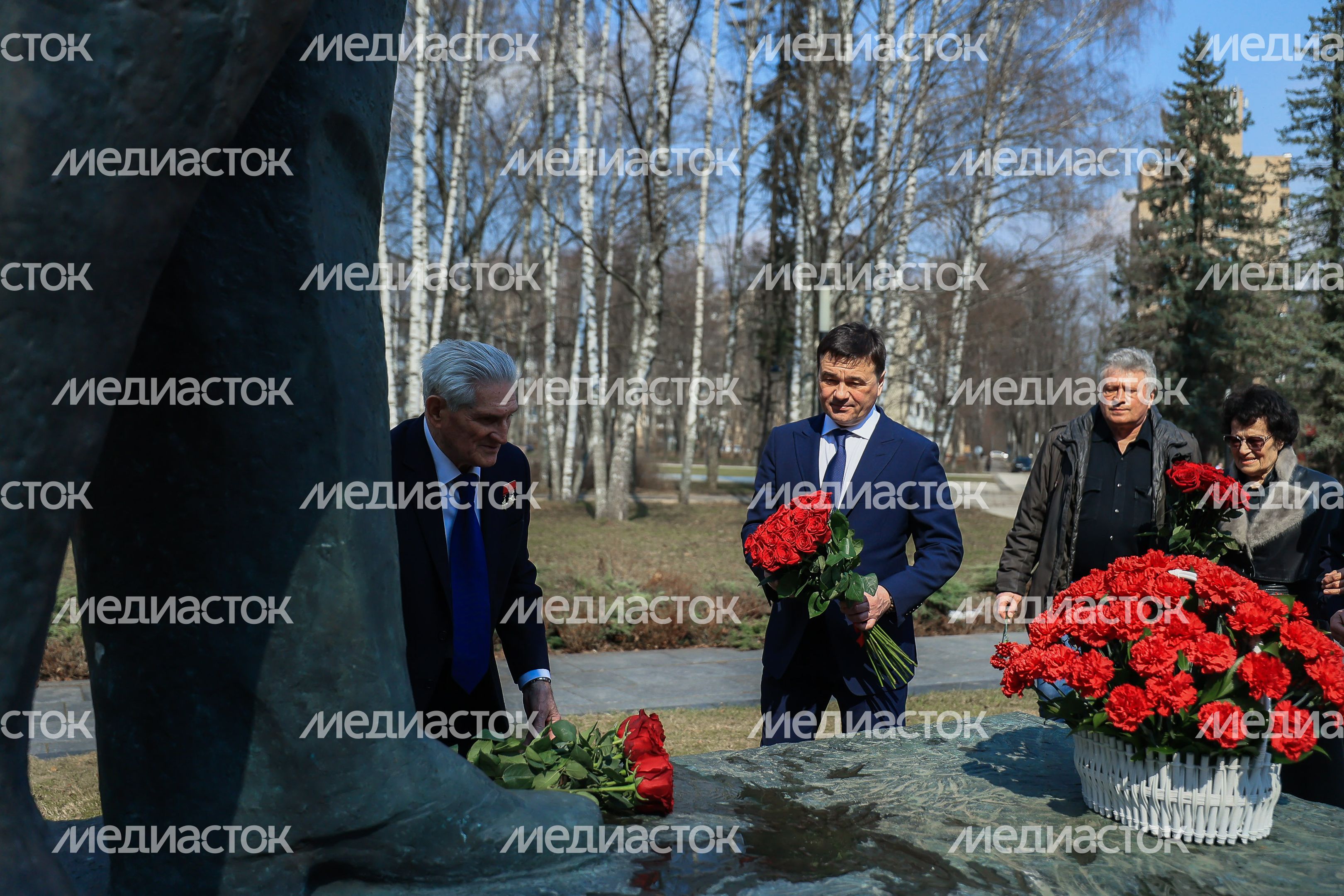 Посещение губернатором космонавта первого отряда
