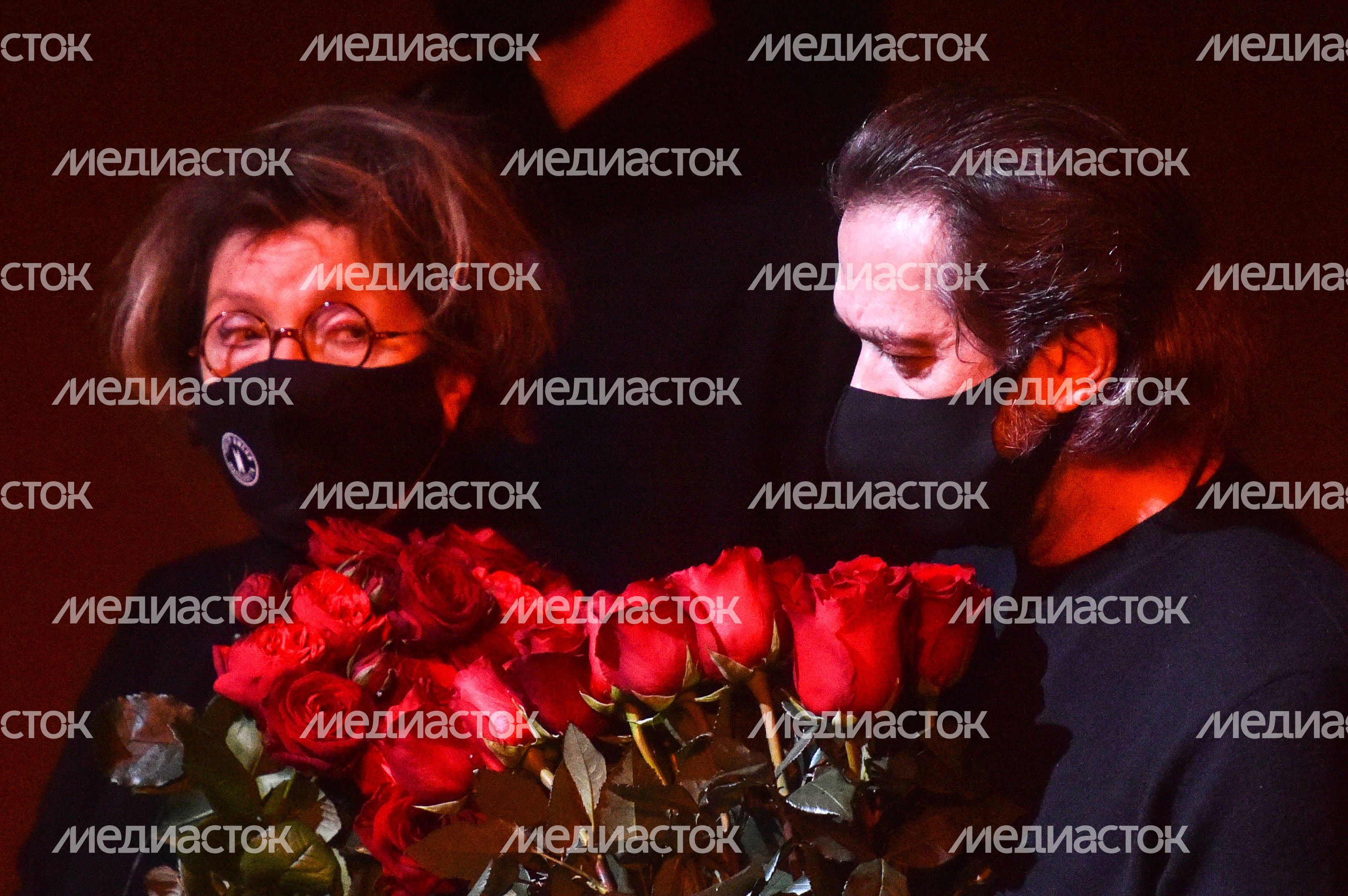 Церемония прощания с актером Валентином Гафтом в театре «Современник» в Москве Церемония прощания с актером Валентином Гафтом в театре «Современник» в Москве