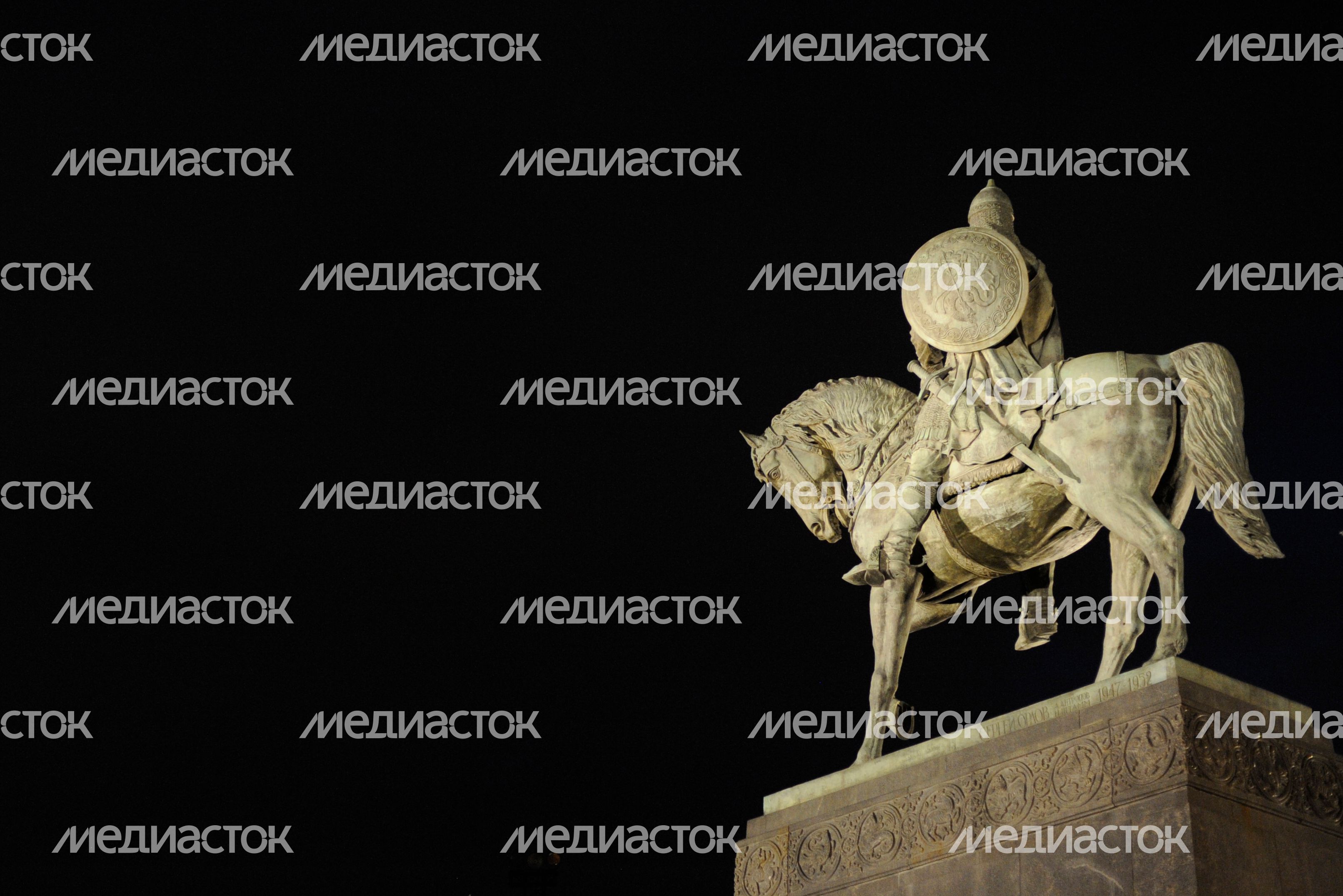 Памятник Юрию Долгорукому в Москве Памятник Юрию Долгорукому в Москве