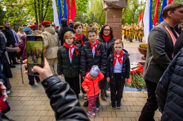 Торжественная церемония зажжения Вечного огня в Королеве