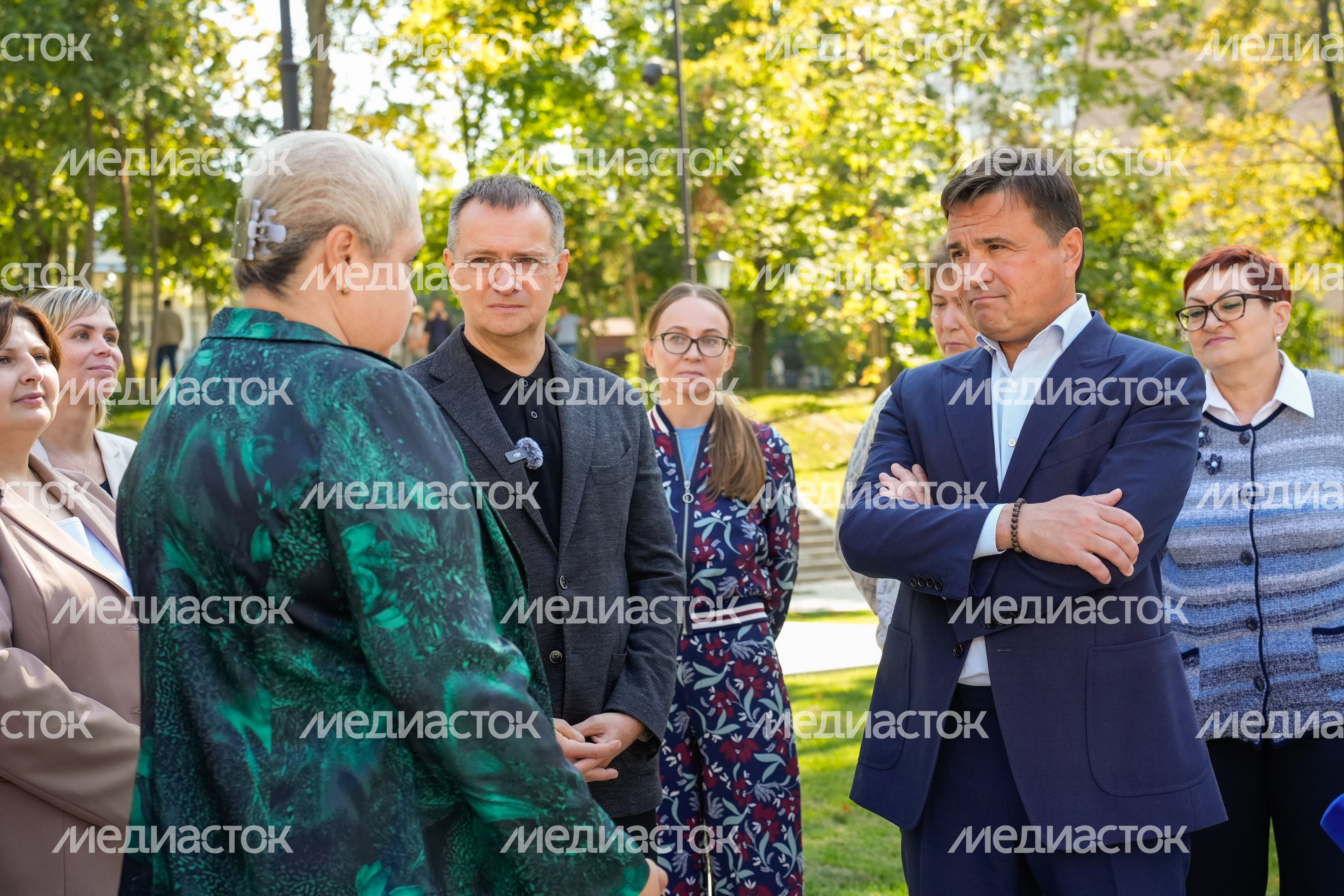 Андрей Воробьев и Владимир Мединский открыли новый сквер в усадьбе "Лыткарино" Андрей Воробьев и Владимир Мединский открыли новый сквер в усадьбе "Лыткарино"