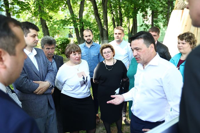 Проверка губернатором Подмосковья хода благоустройства парка усадьбы Крафта в Королеве