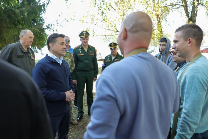Андрей Воробьев проверил работу пункта отбора на военную службу по контракту в Балашихе