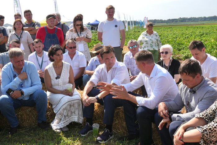 Андрей Воробьев посетил агропромышленную выставку "День поля Московской области"