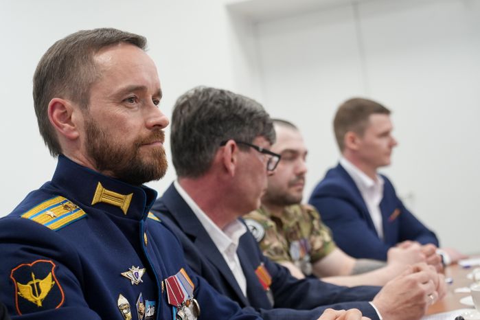 Андрей Воробьев и Игорь Щёголев встретились с финалистами программы "Герои Подмосковья"