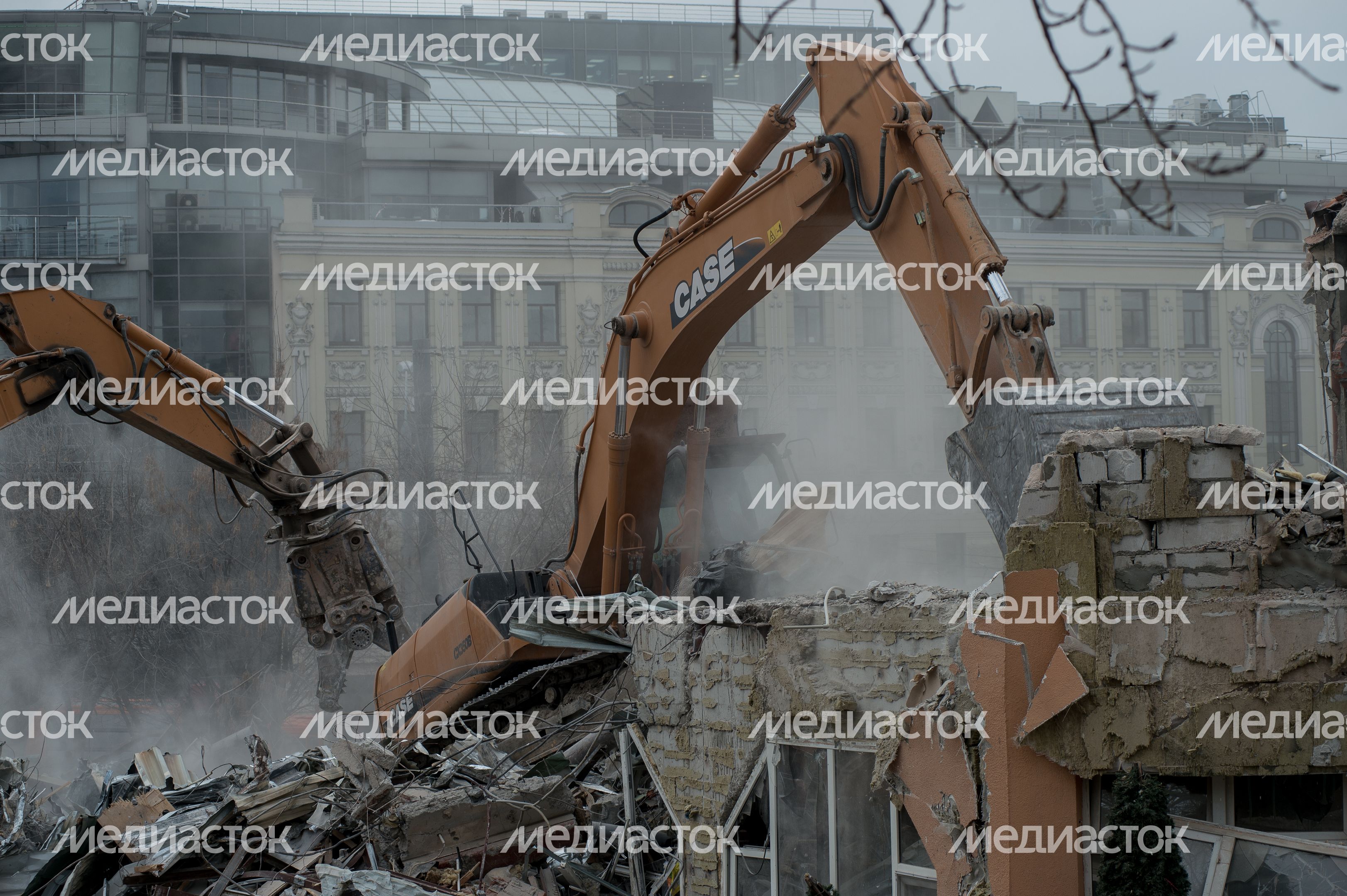 Снос самостроя у станции метро Баррикадная в Москве