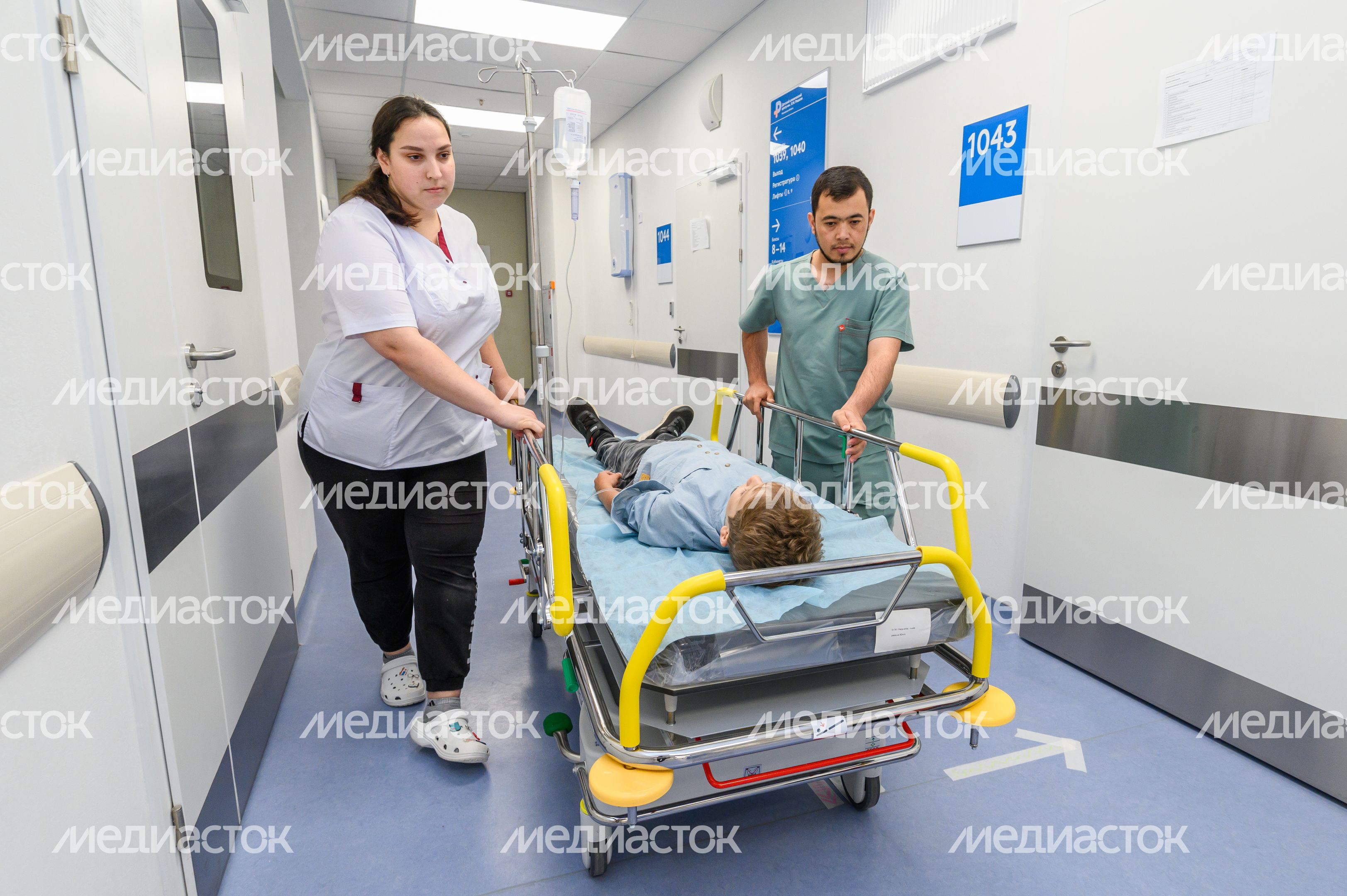 Дети на приеме у врачей в Детском клиническом центре имени Л.М. Рошаля Дети на приеме у врачей в Детском клиническом центре имени Л.М. Рошаля