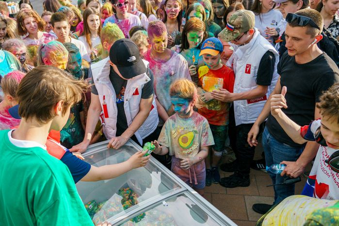 Акция "Бесплатное мороженое от губернатора" в День защиты детей в Люберцах