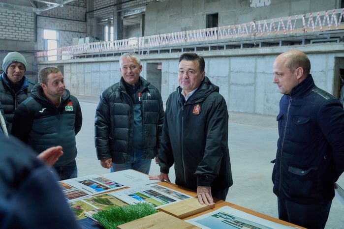 Проверка хода строительства ФОКа с крытым катком в Волоколамске Губернатором Подмосковья