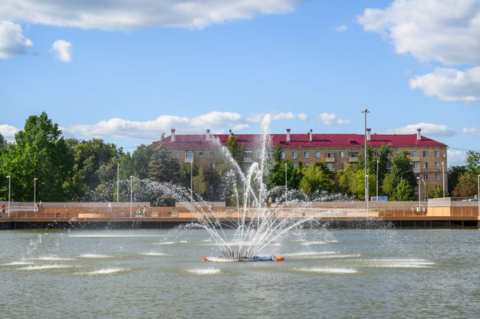 Пруд на улице Мира на центральной площади Электростали