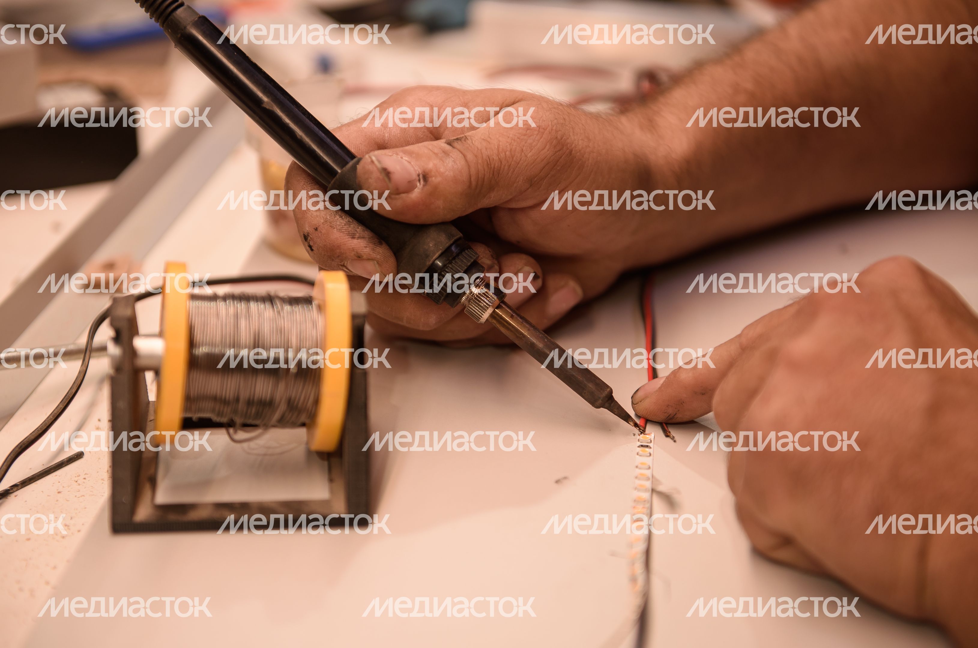 Подмосковное производство гардеробных систем Monoform Подмосковное производство гардеробных систем Monoform