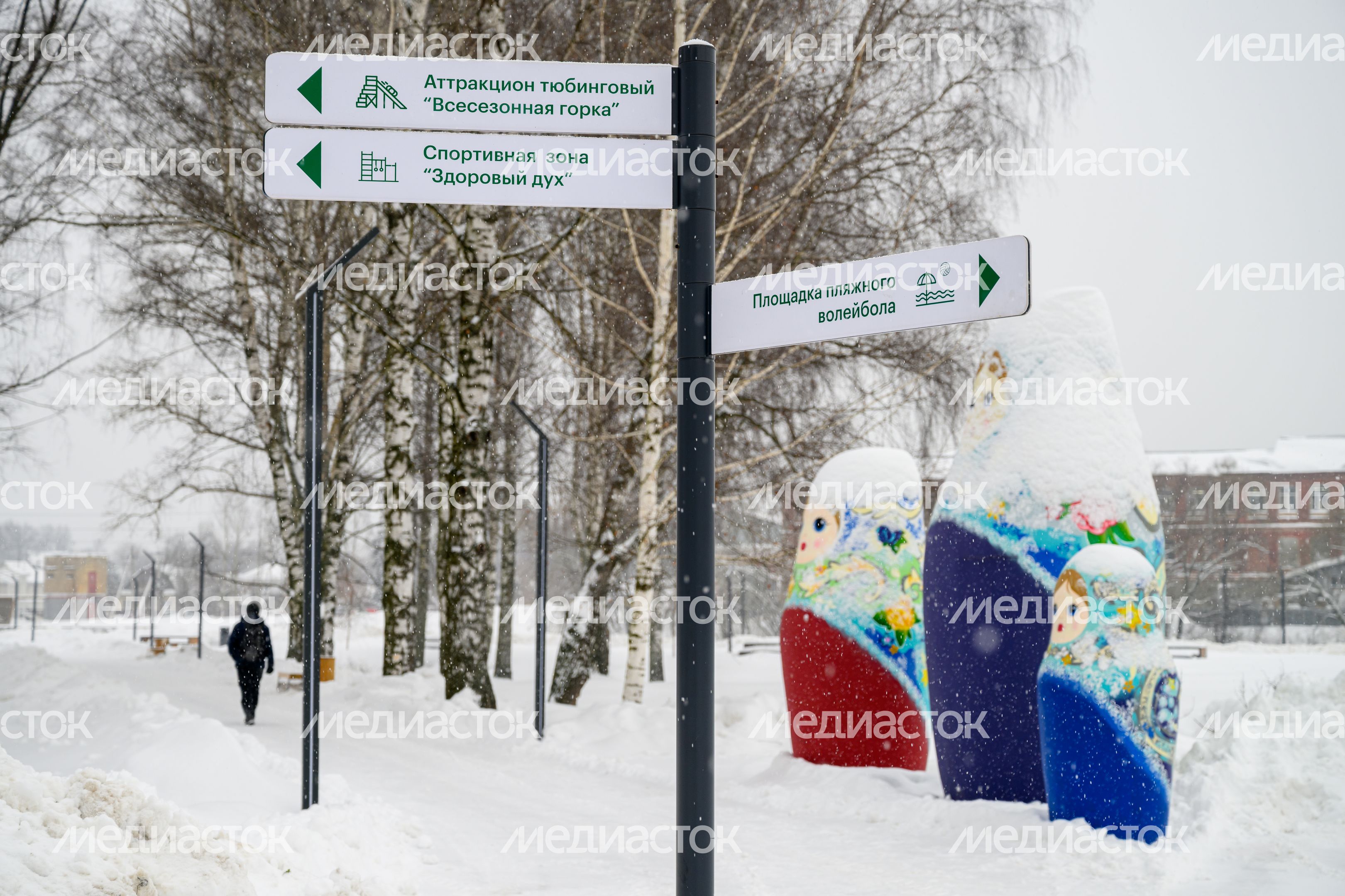 Матрешки в парке «Меленки» Павловского Посада зимой Матрешки в парке «Меленки» Павловского Посада зимой