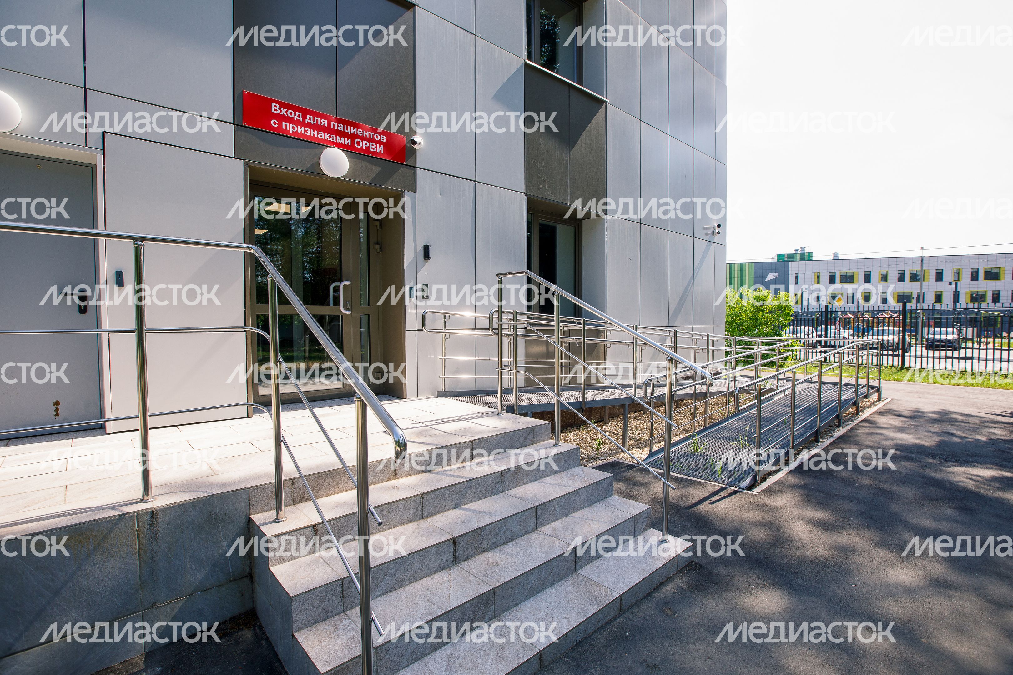 Вход для пациентов с признаками ОРВИ в поликлинике на улице Высоковольтной после капремонта в Раменском Вход для пациентов с признаками ОРВИ в поликлинике на улице Высоковольтной после капремонта в Раменском