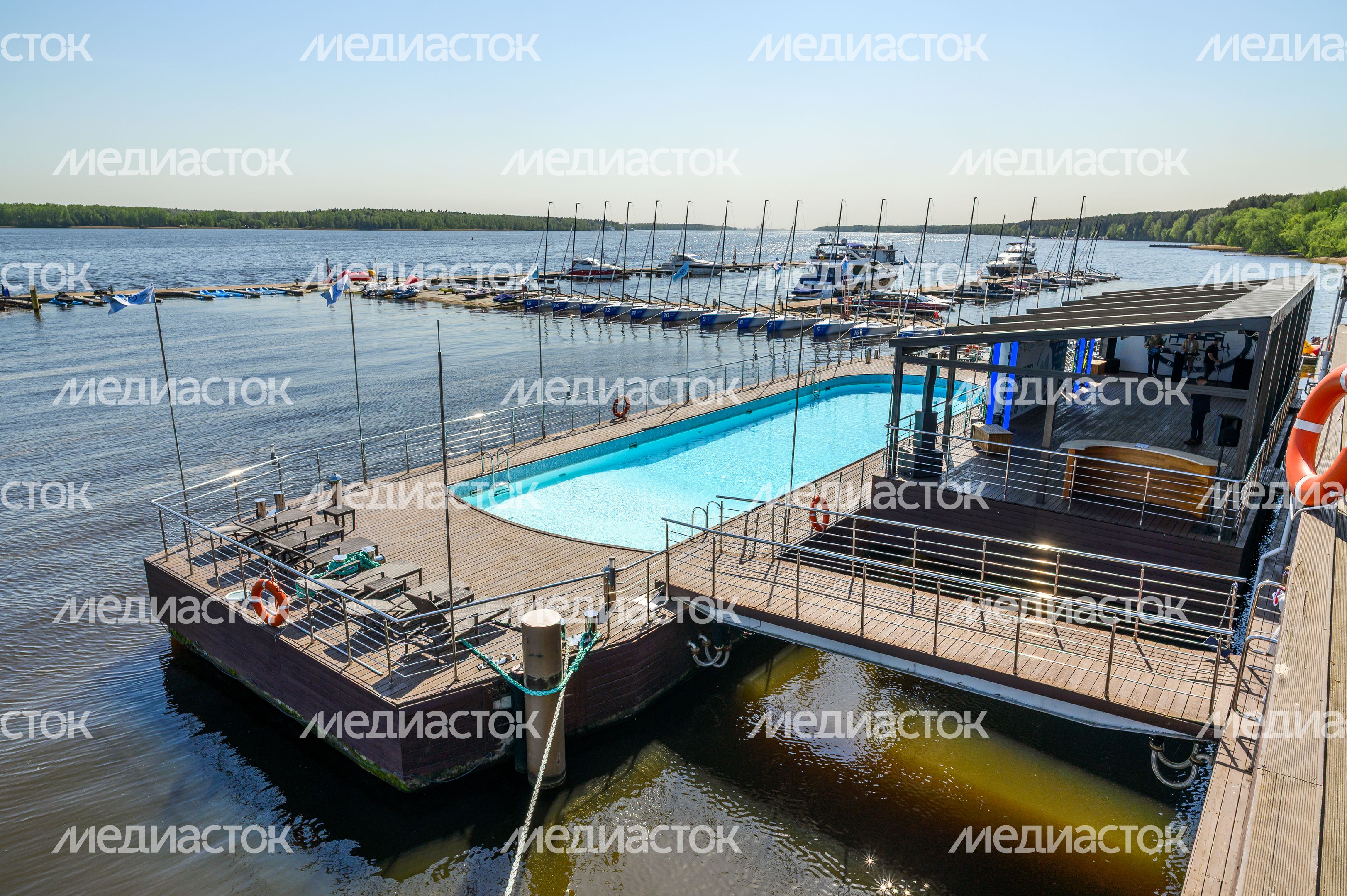 Бассейн у яхт-клуба Tenzor Sailing Club на Пестовском водохранилище в Мытищах Бассейн у яхт-клуба Tenzor Sailing Club на Пестовском водохранилище в Мытищах