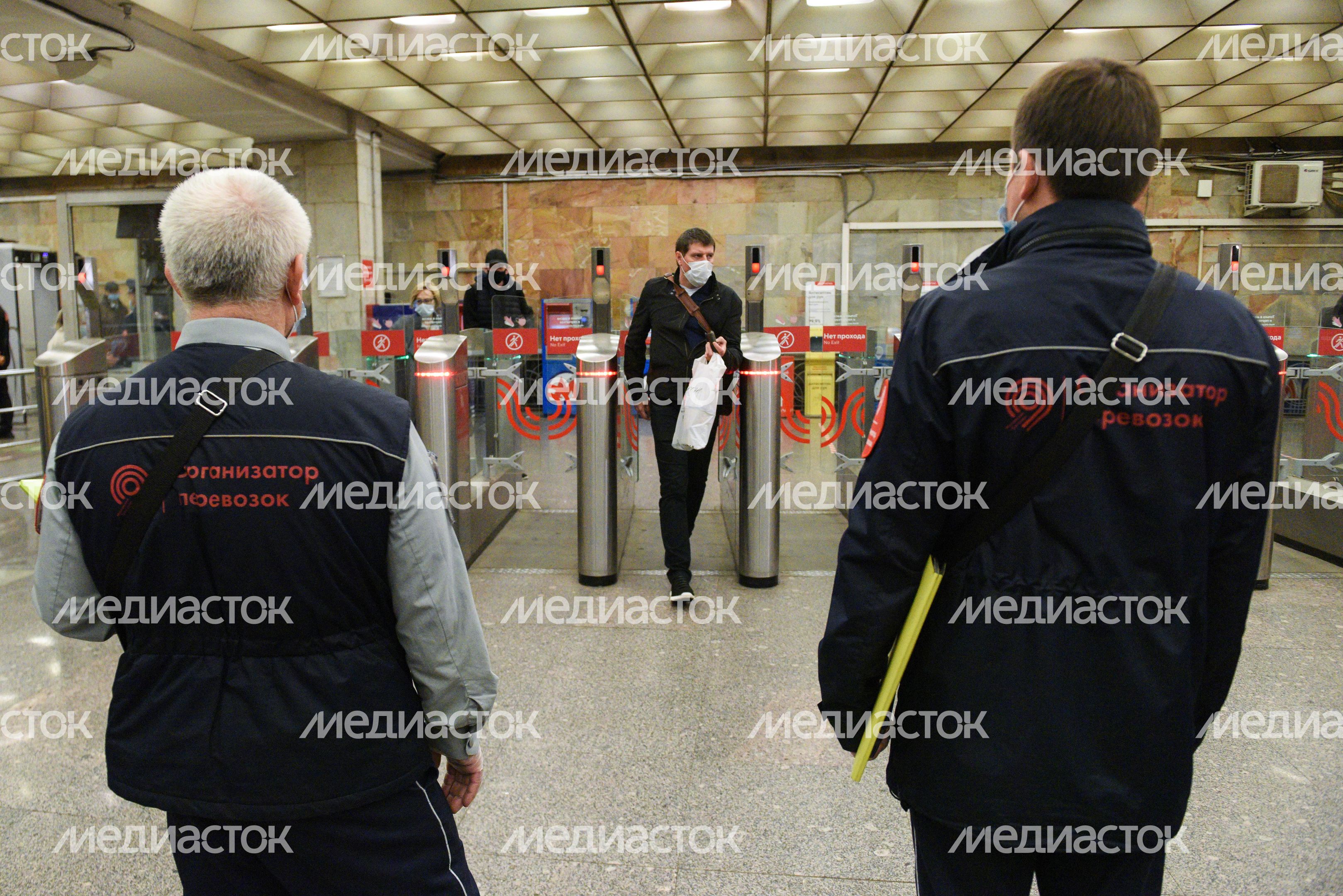 Проверки соблюдения масочно-перчаточного режима в общественном транспорте в Москве