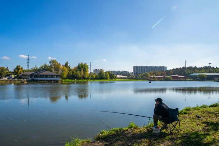 Рыбалка на набережной пруда Москвич в Лобне после благоустройства