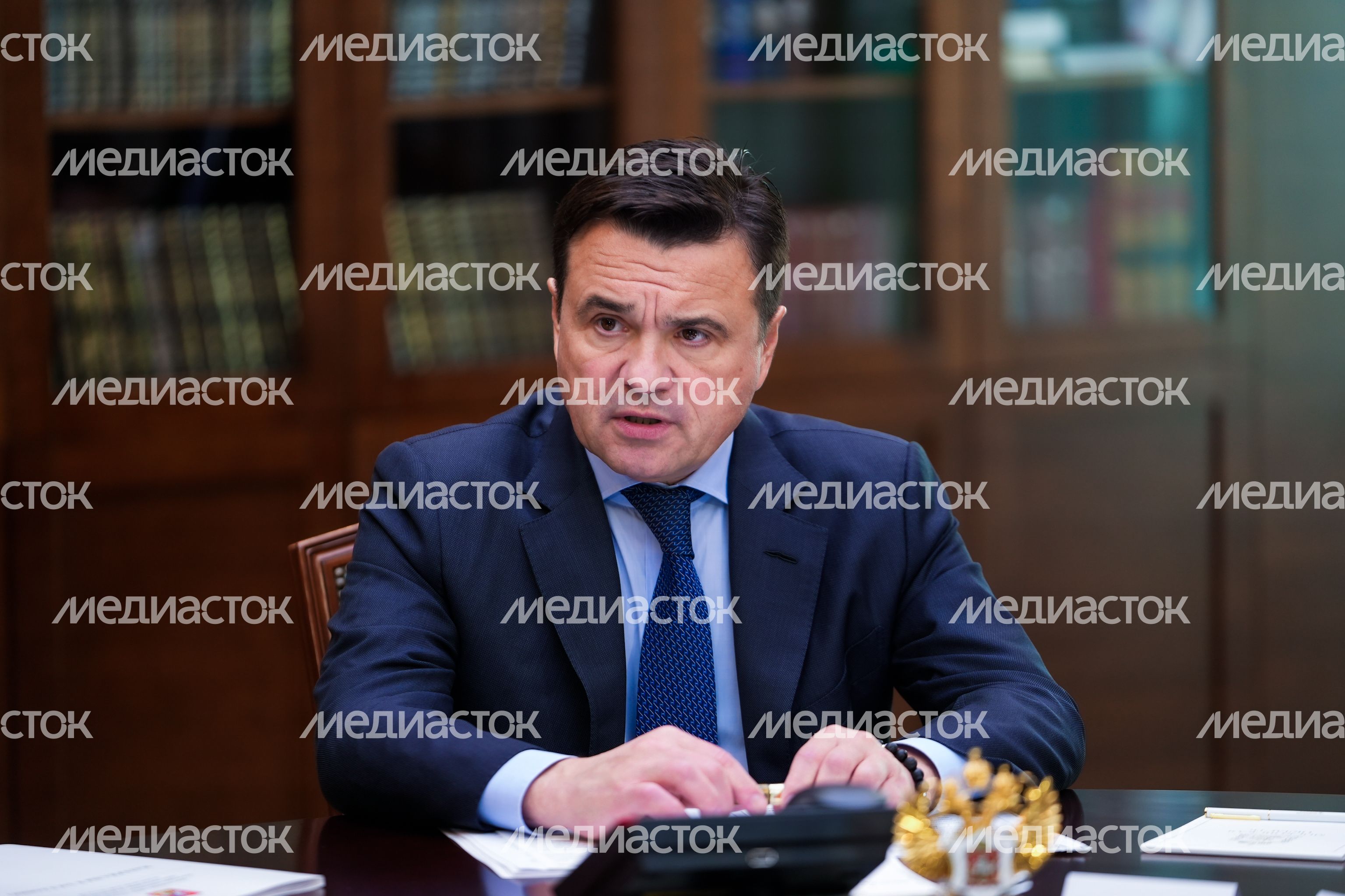 Андрей Воробьев обсудил на оперативном совещании подготовку к отопительному сезону и ограничения на работу мигрантов Андрей Воробьев обсудил на оперативном совещании подготовку к отопительному сезону и ограничения на работу мигрантов